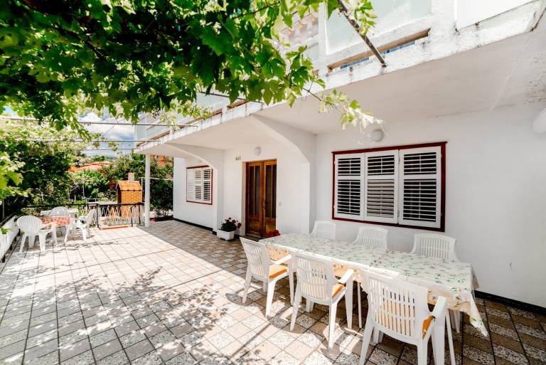 Fully equipped lovely rental apartment with patio, yard & BBQ | Sea view | Pets are welcome — photo 2