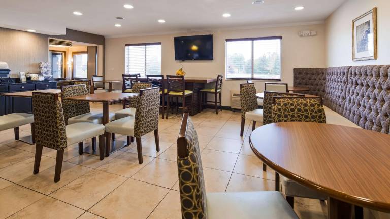 Baymont by Wyndham Maumee Toledo — photo 5