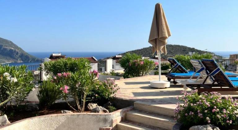 Fully equipped charming vacation home with private pool, garden & grill | Perfect for remote work | Pets are welcome in Antalya