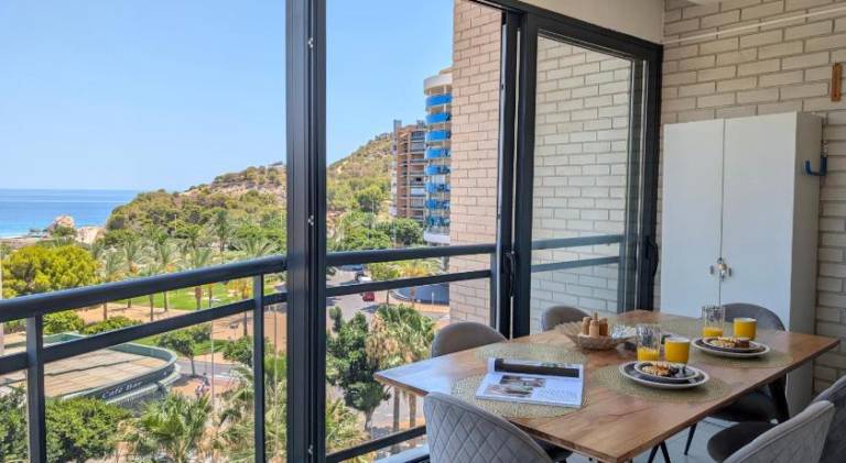 Holiday apartment with patio & pool in Benidorm