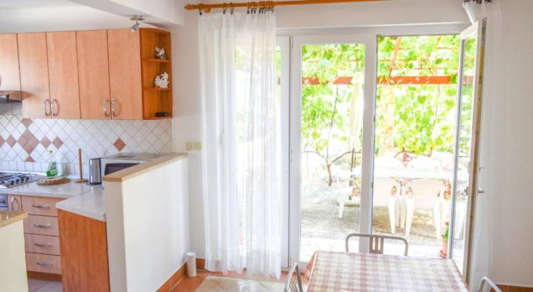 Apartment with barbeque, garden & terrace — photo 3