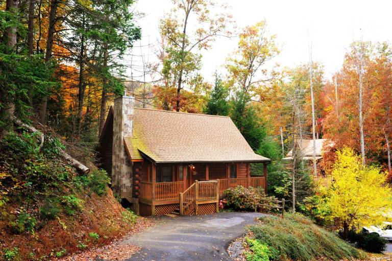 Cabin with private pool in Pigeon Forge, TN