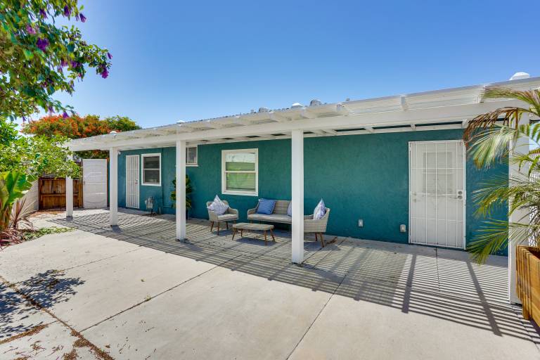 7 Mi Huntington Beach: Family Home w/ Patio! — photo 4