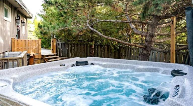 Ample chalet with sauna | Ski nearby | Pets are welcome in The Blue Mountains, ON