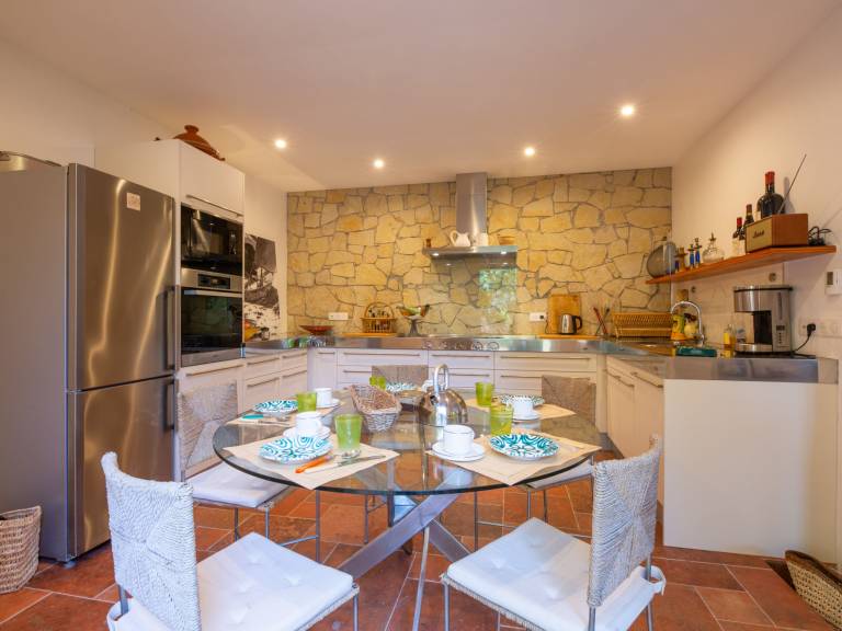 Vacation home with barbecue, garden & terrace — photo 5