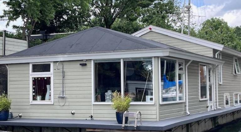 15 m² Hausboot