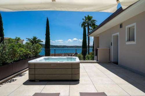 Apartment with jacuzzi, patio & private pool | Next to the beach | Pet-friendly — photo 3