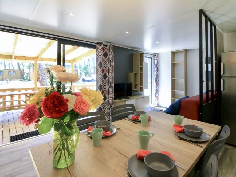 House with heated pool, yard & barbeque — photo 4