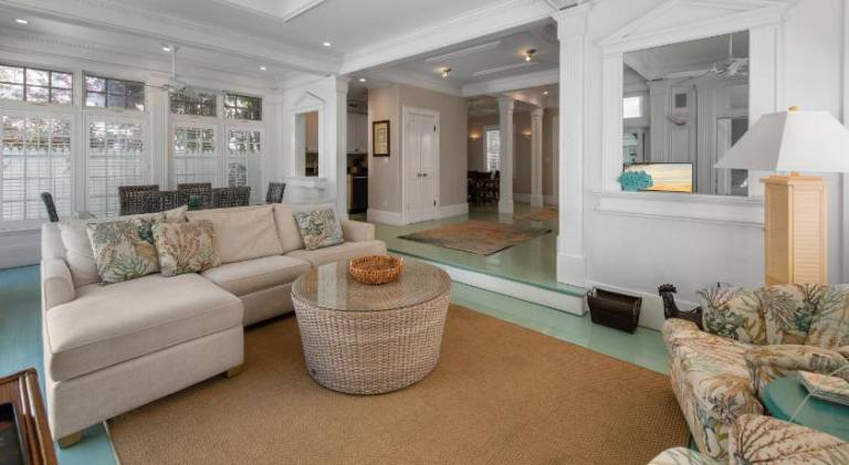 Beautiful vacation home with pool | Close to Southernmost Point | Pets allowed — photo 4