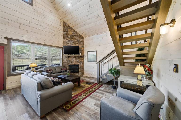 Creekside Splendor — photo 3
