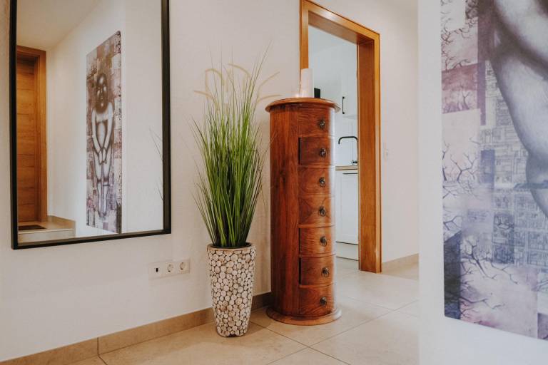 Rental apartment with patio — photo 3