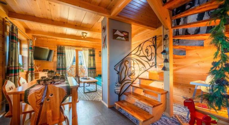Pleasant chalet with barbeque, hot tub & yard | Pets are welcome — photo 4