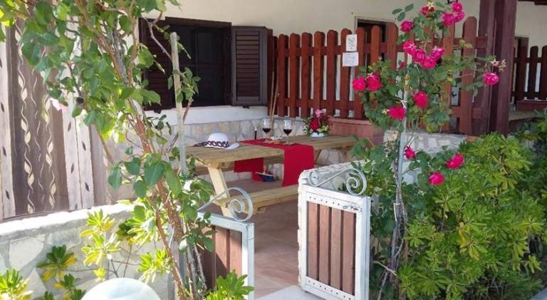 Vacation home with patio, garden & grill | Pets allowed — photo 3