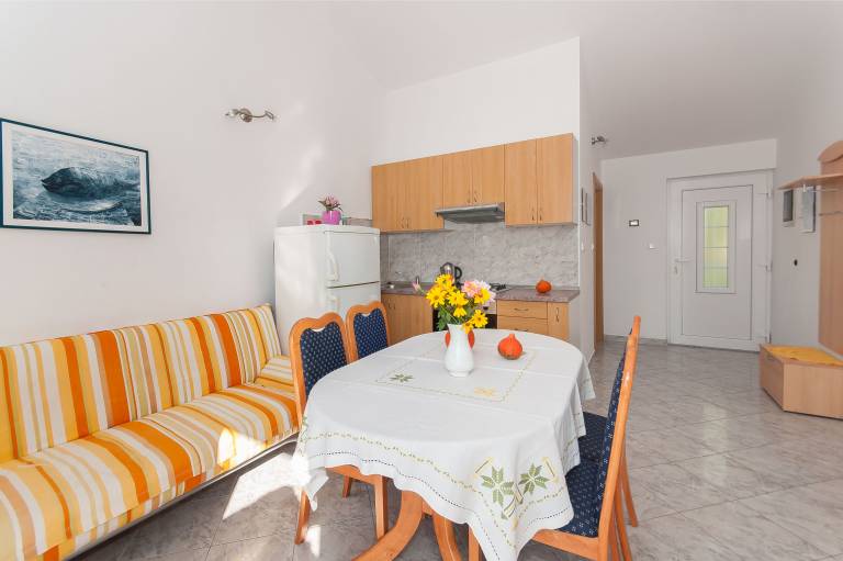 Two bedroom apartment with terrace and sea view Pisak, Omiš (A-2827-d) — photo 3