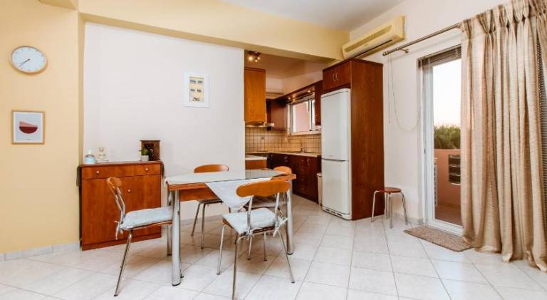 Apartment with terrace — photo 3