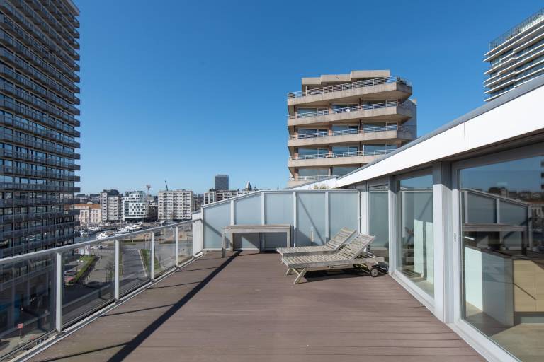 Holiday apartment with yard & patio — photo 5