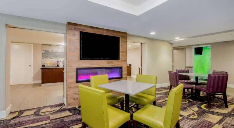 La Quinta Inn & Suites by Wyndham Baltimore BWI Airport — photo 3