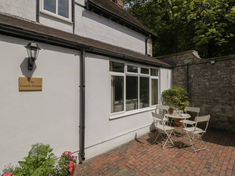 Cottage with yard — photo 3