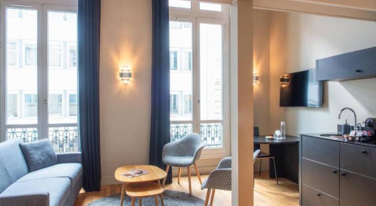Children-friendly nice serviced apartment with terrace | Near Arc de Triomphe | Dogs allowed — photo 2