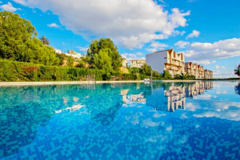 Holiday apartment with terrace & pool | City view — photo 4