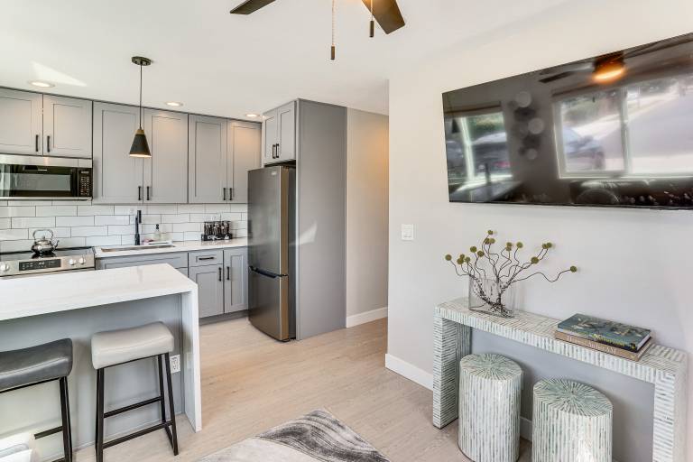 Newly Updated! Commuter-Friendly Anaheim Home — photo 2