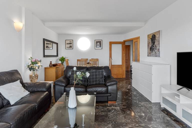 Fully equipped rental apartment with pool, terrace & garden | Sea view | Next to the beach | Pet-friendly — photo 4