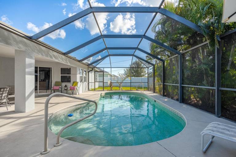 Family-friendly ample house with private pool, grill & garden | River view | Perfect for remote work | Pet-friendly — photo 2