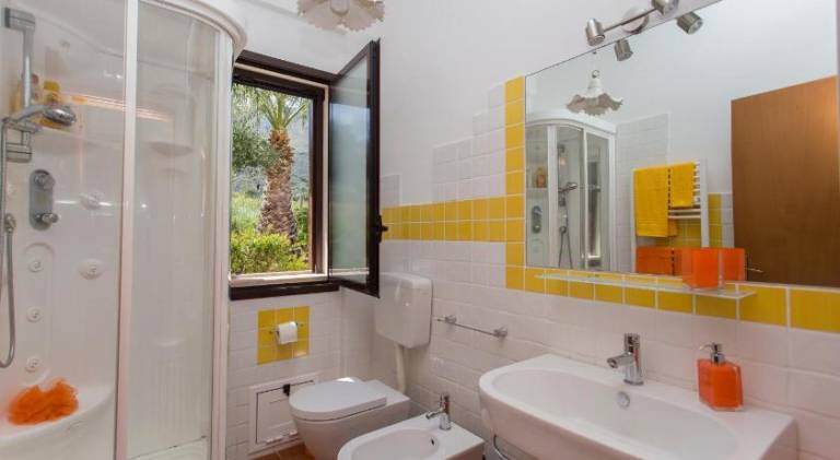 Charming villa with hot tub | Pets allowed — photo 2