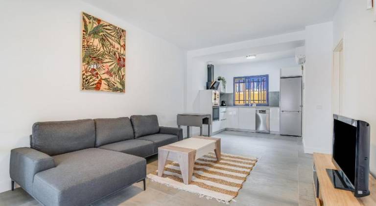 Villa with yard, barbecue & hot tub | Next to the beach | Perfect for remote work | Pets allowed in San Bartolomé de Tirajana