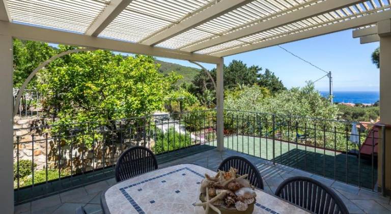 Villa with pool, yard & patio — photo 4