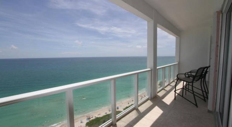 Castle Ph2 Balcony Oceanfront Condo, Beach Access, Pool, Tennis, Free Parking in Miami Beach, FL