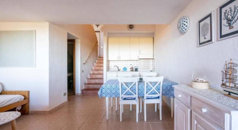 Holiday apartment with terrace, pool & yard — photo 2