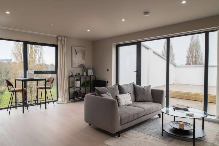 Smart 1 Bed Apartment in Birmingham w Roof Terrace