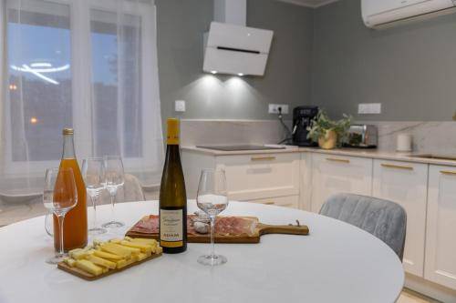 Serviced apartment with hot tub, grill & yard — photo 5