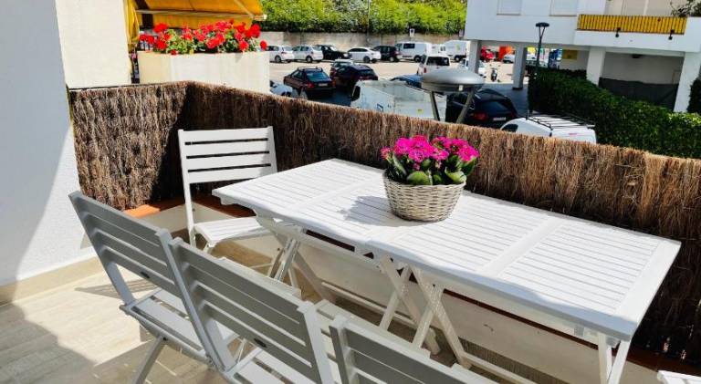 Fully equipped holiday apartment with patio & pool | Beach nearby | Pets are welcome — photo 5