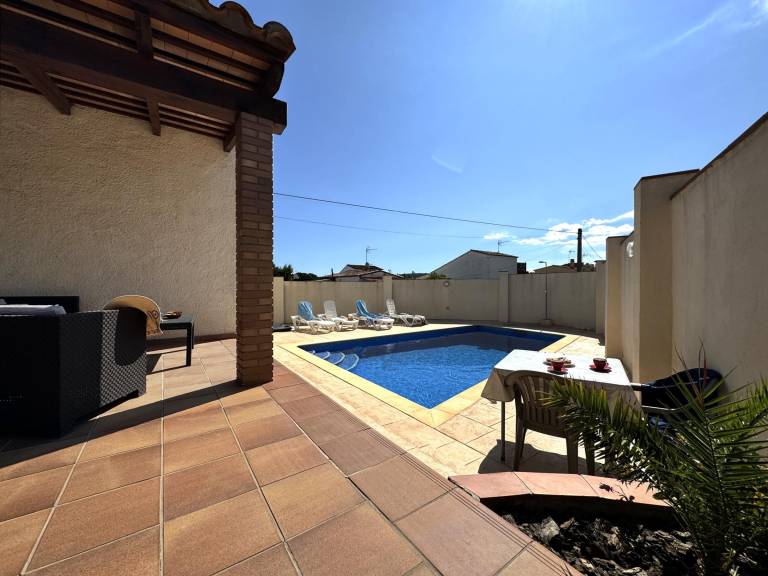 Villa with private pool — photo 4
