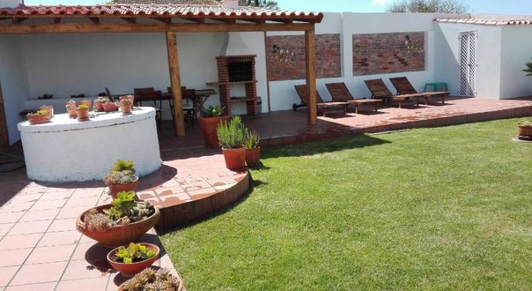 Vacation home with barbecue, yard & private pool | Pets are welcome — photo 5