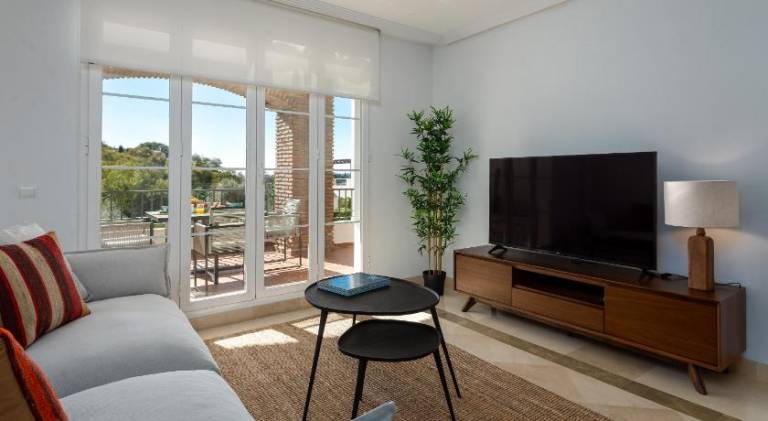 Apartment with pool — photo 2