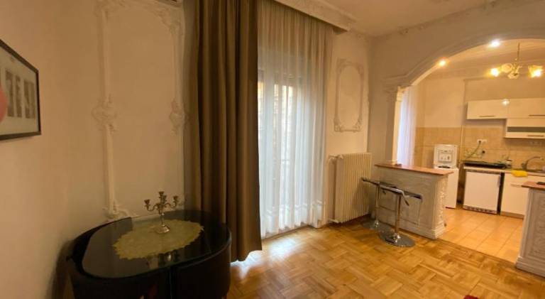 Apartment with Balcony and AC next to Danube — photo 2