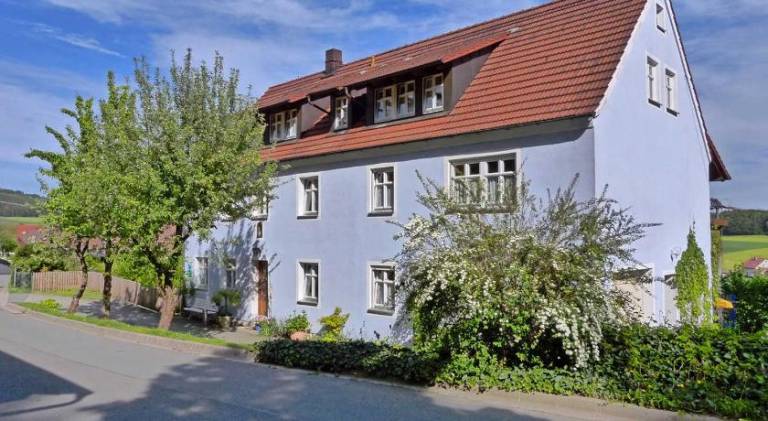 Holiday apartment with pool, terrace & yard | Pet-friendly in Bayreuth