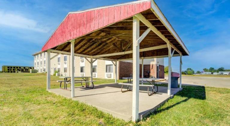 Capital O Amerihost Inn and Suites Kingdom City Hwy 54 MO — photo 5