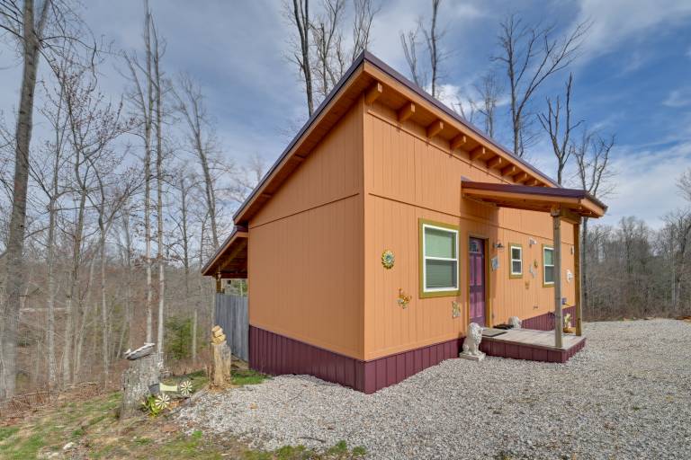 Bring a Pet: Peaceful Frenchburg Cabin on 1 Acre in Kent, KY