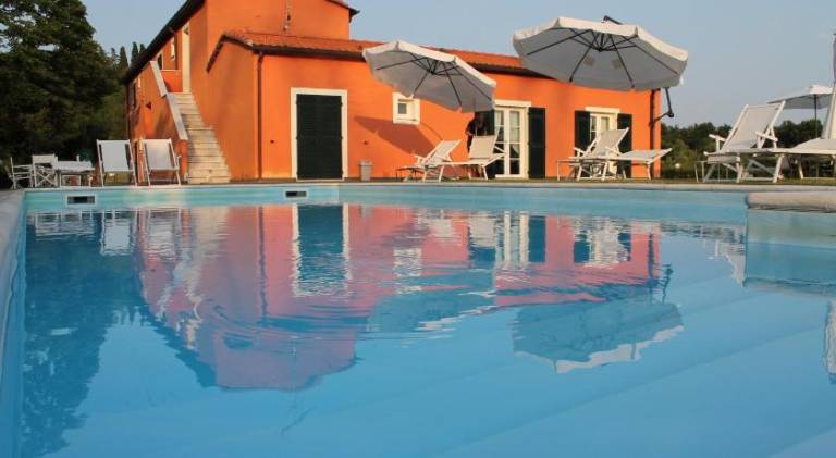 Holiday apartment with barbecue, yard & pool — photo 3