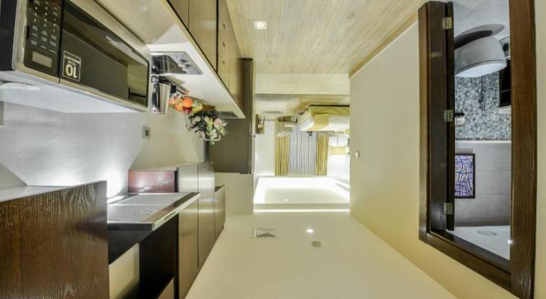 Serviced apartment with patio | Close to King Abdullah I Mosque | Good for workation | Pets allowed — photo 4