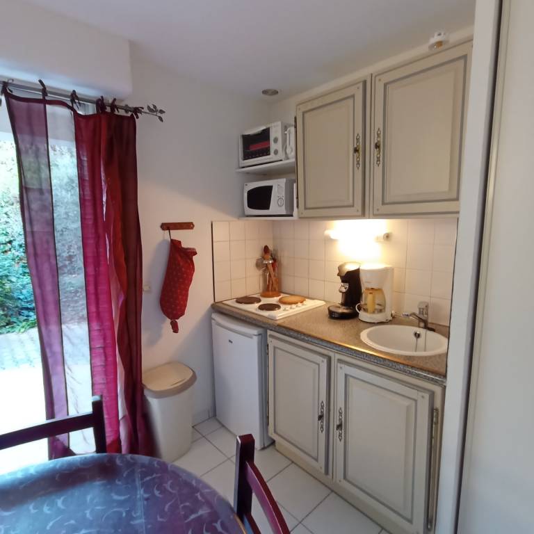 Rental apartment with patio & barbeque | Close to the beach | Dogs allowed — photo 4