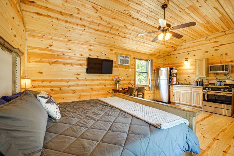 ‘Cozy Cabin’ Hill Country Escape w/ Views — photo 4