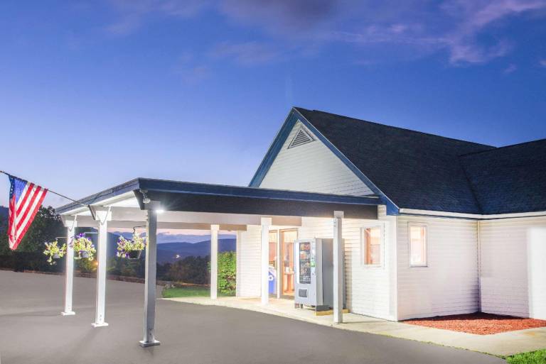 Travelodge by Wyndham Lake George NY in Lake George, NY