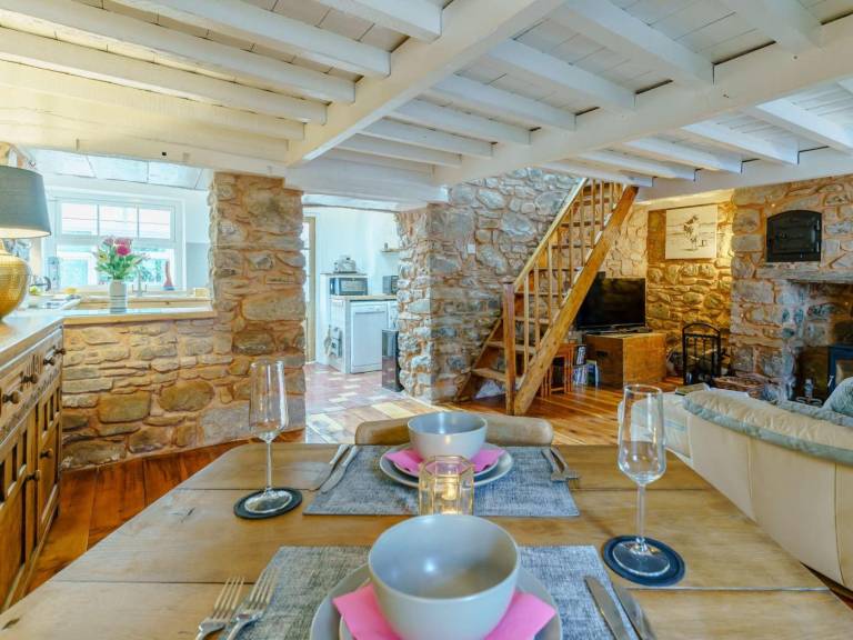 Cottage with barbeque, garden & terrace | Water view — photo 5