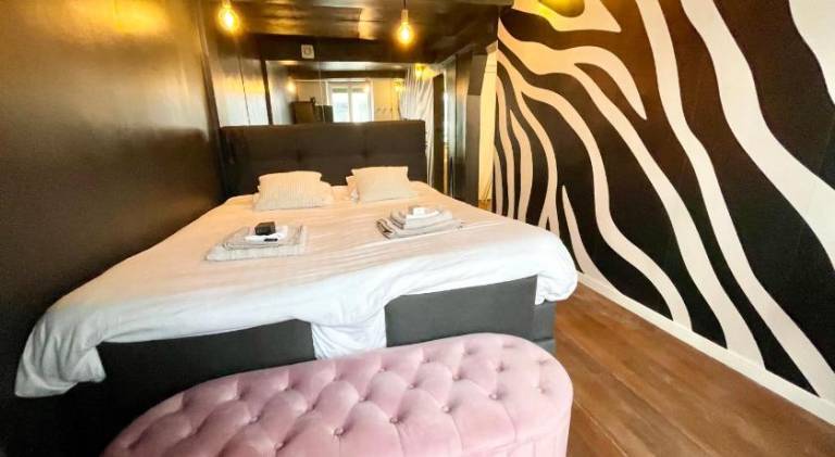 Rental apartment with jacuzzi | Next to Champs-Élysées in Levallois-Perret