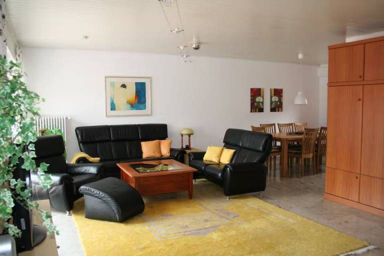 Casa Constantinus – Komfortables Ferienhaus mit Garten und Seenähe in Uhldingen-Mühlhofen in Tuebingen